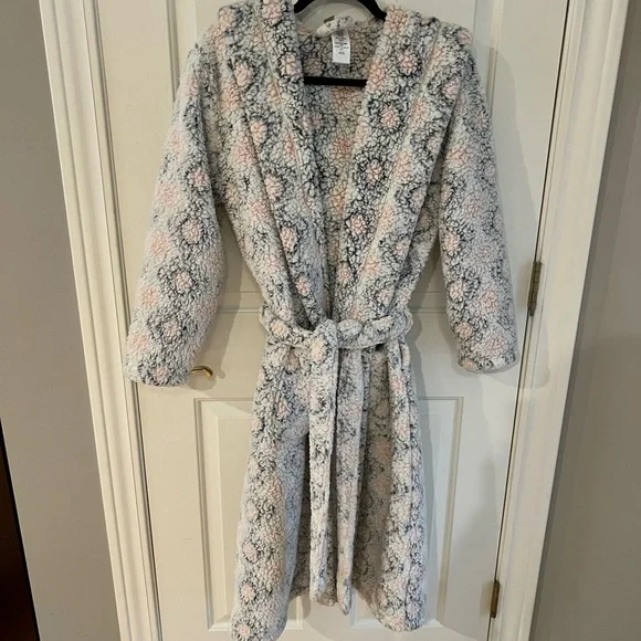 Pottery Barn Robe - Picture 1 of 3
